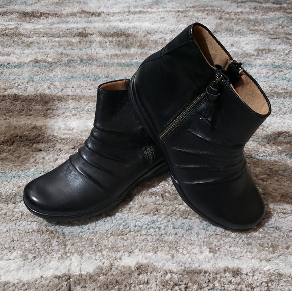 Clarks Shoes - Clark's Kearns Blush Ankle Boot
